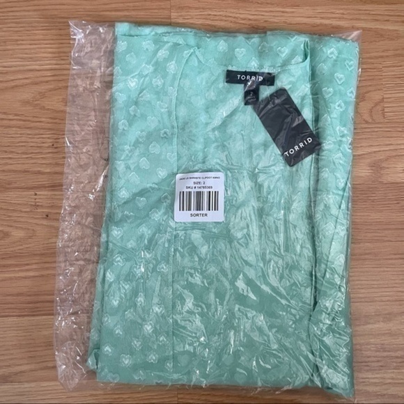 Torrid Heart Kimono Size 2 - Picture 3 of 5